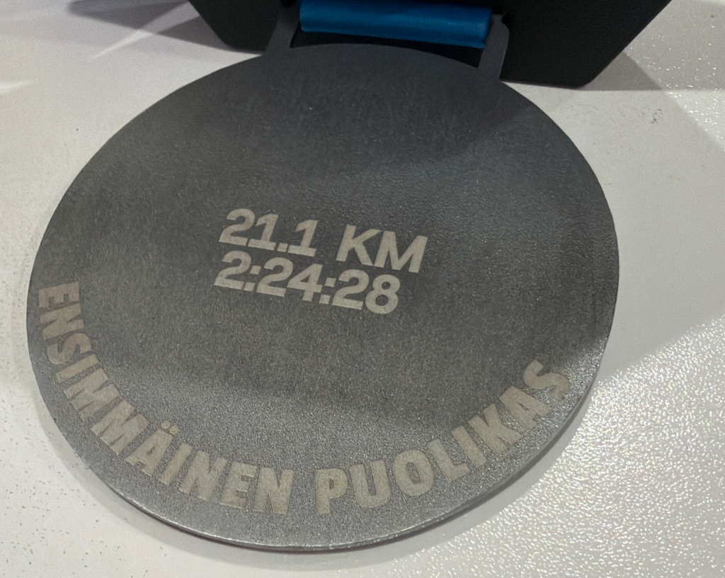 Mitalin personointi laserkaiverruksella